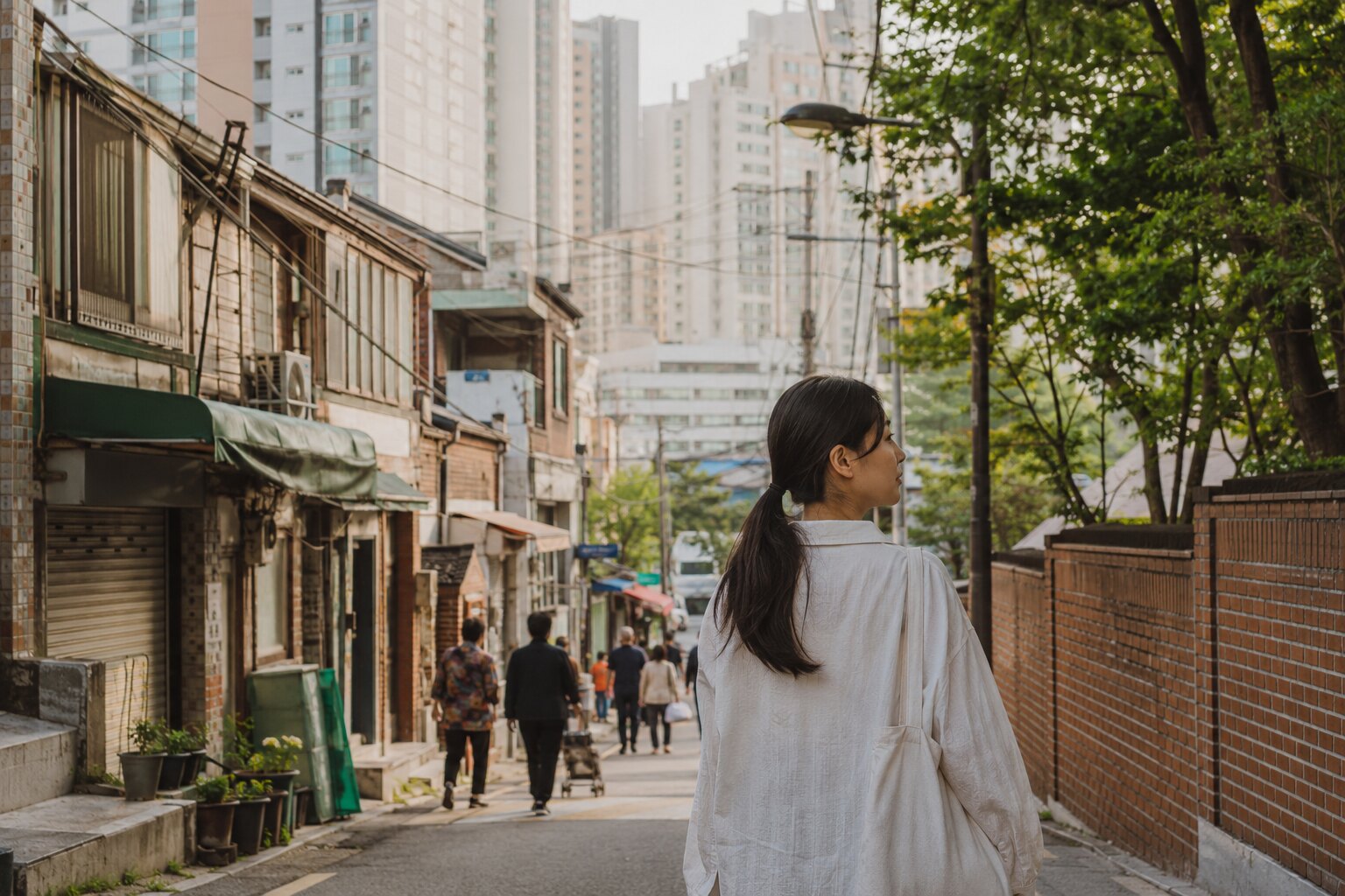 서울의 주거 골목을 둘러보는 새 주민